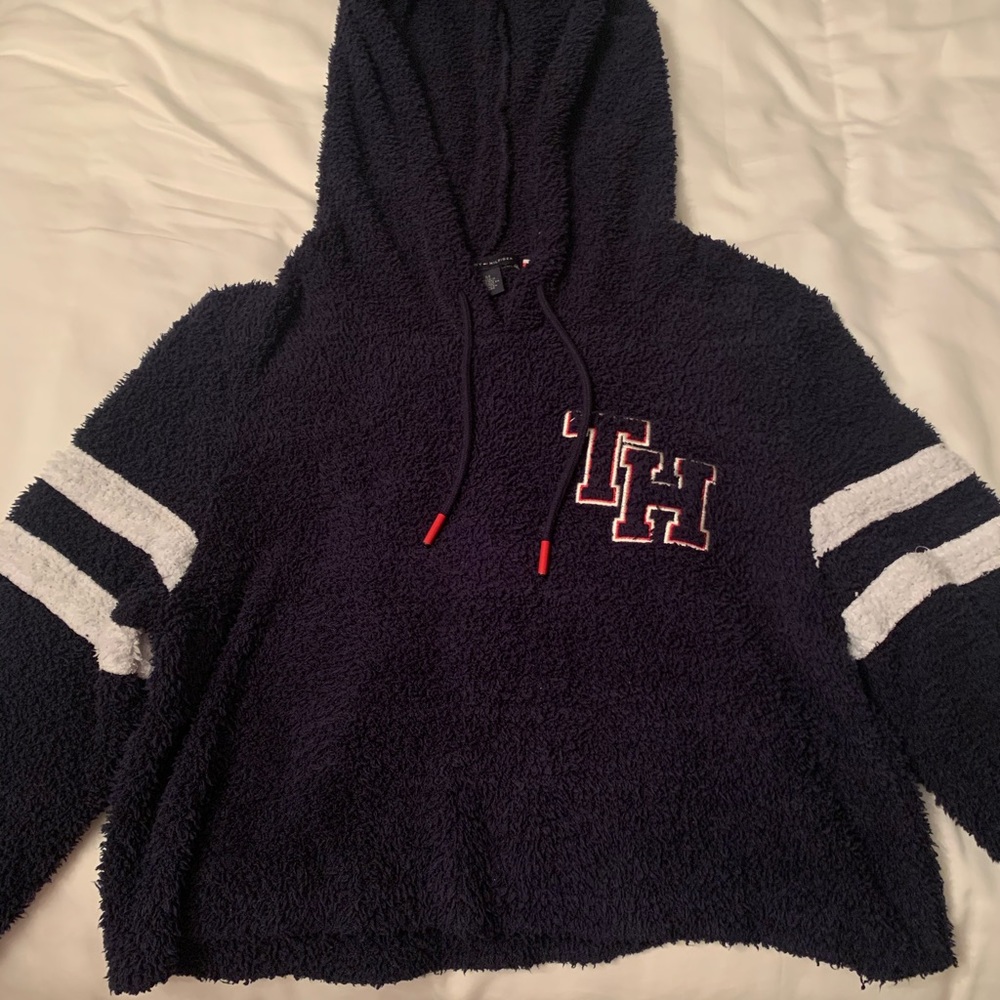 Tommy Hilfiger cropped fuzzy sweatshirt